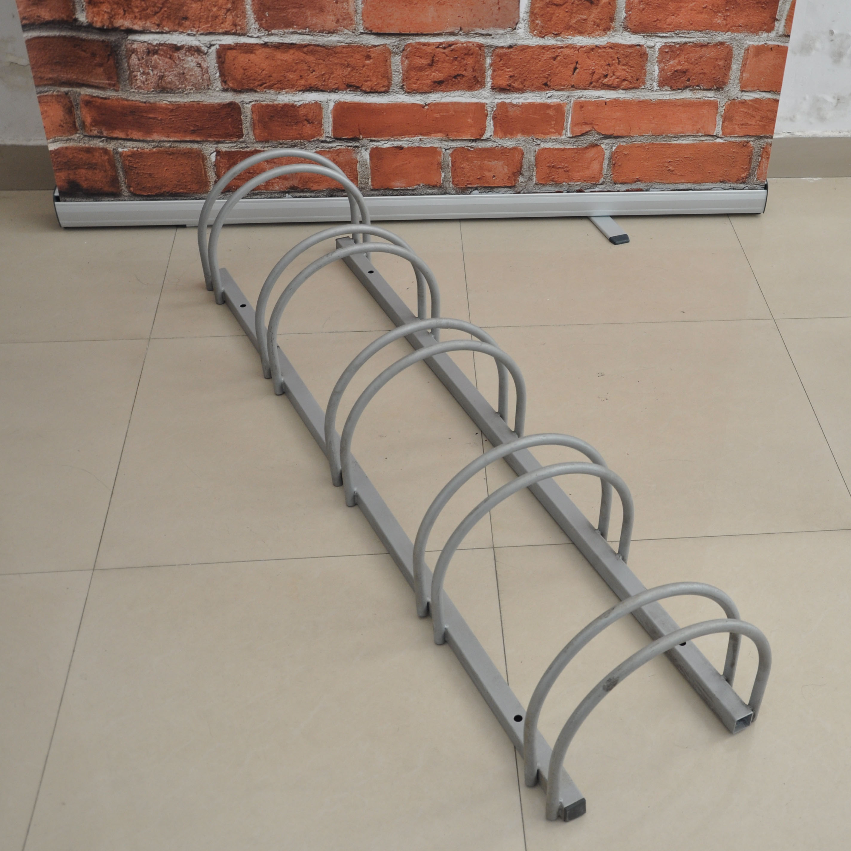 Cavalletto da pavimento argento per bici da esterno multi-capacità per suburbano